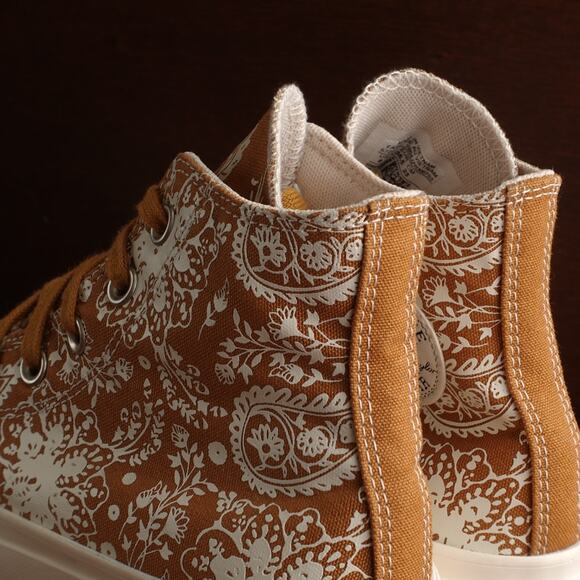Converse Sneakers WMS SZ 6 Gold Paisley High Top Platform Shoes Bandana Casual - Picture 10 of 16
